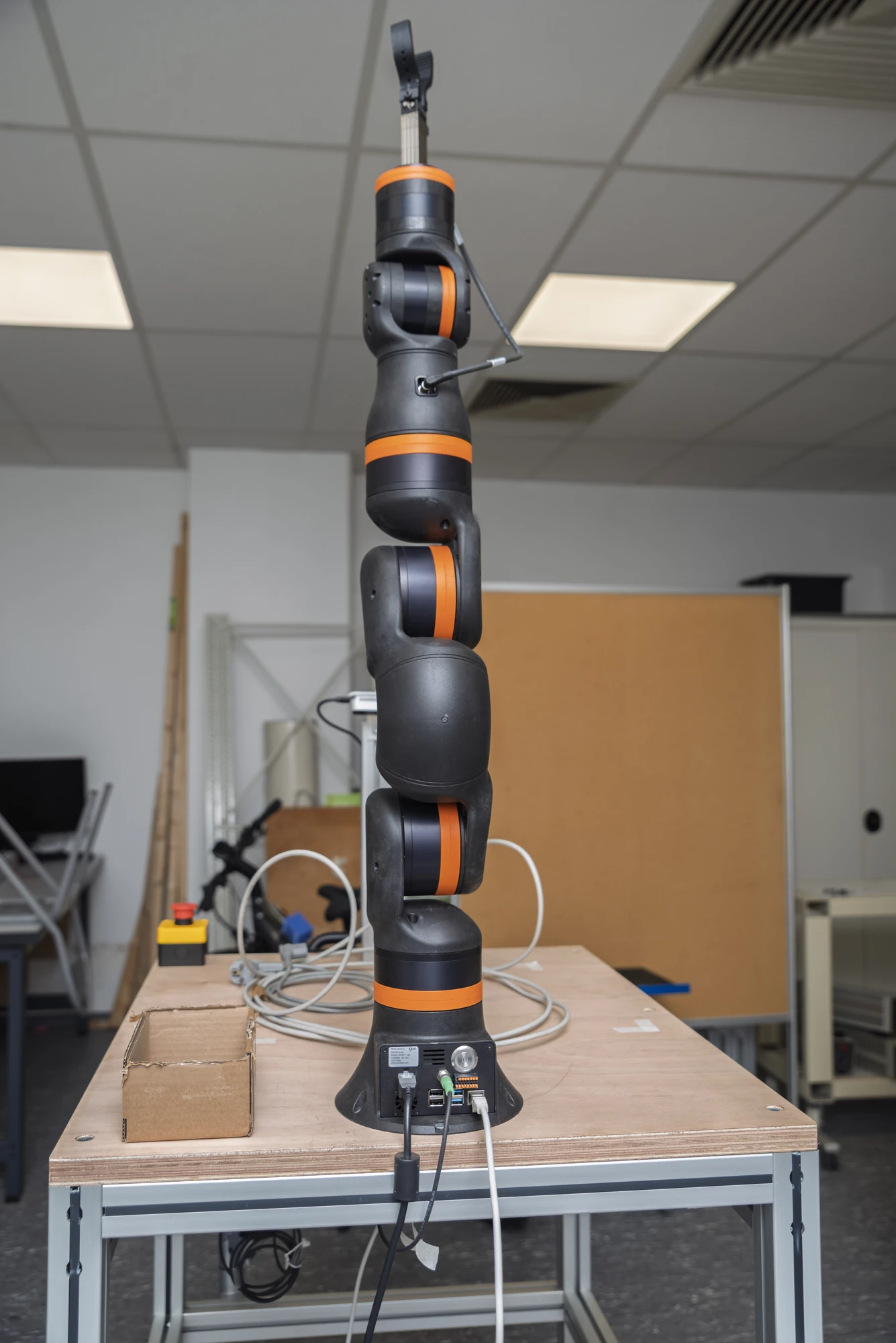 Autonomes Pick-and-Place auf einem igus-ReBeL-Cobot